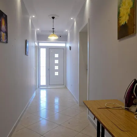 Restorant Halal Il Tramonto. Otel Vorë