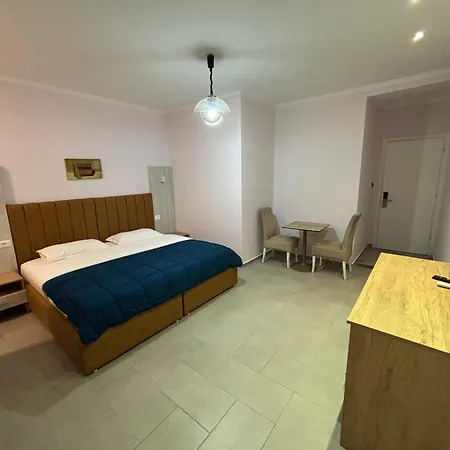 Restorant Halal Il Tramonto. Otel Vorë