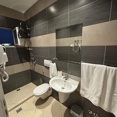 Otel Restorant Halal Il Tramonto. Vorë